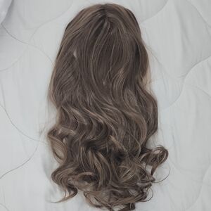 Elegant Brown Wavy Hair Wig